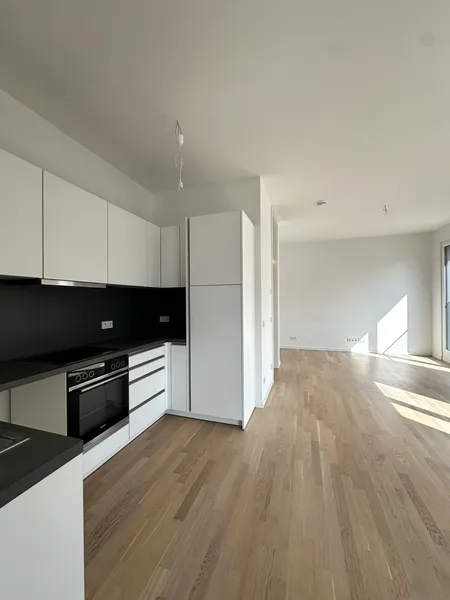 Helle, große 2 Zimmerwohnung * Loggia * Einbauküche * Ruhige Lage mit Blick zur Spree — photo 1